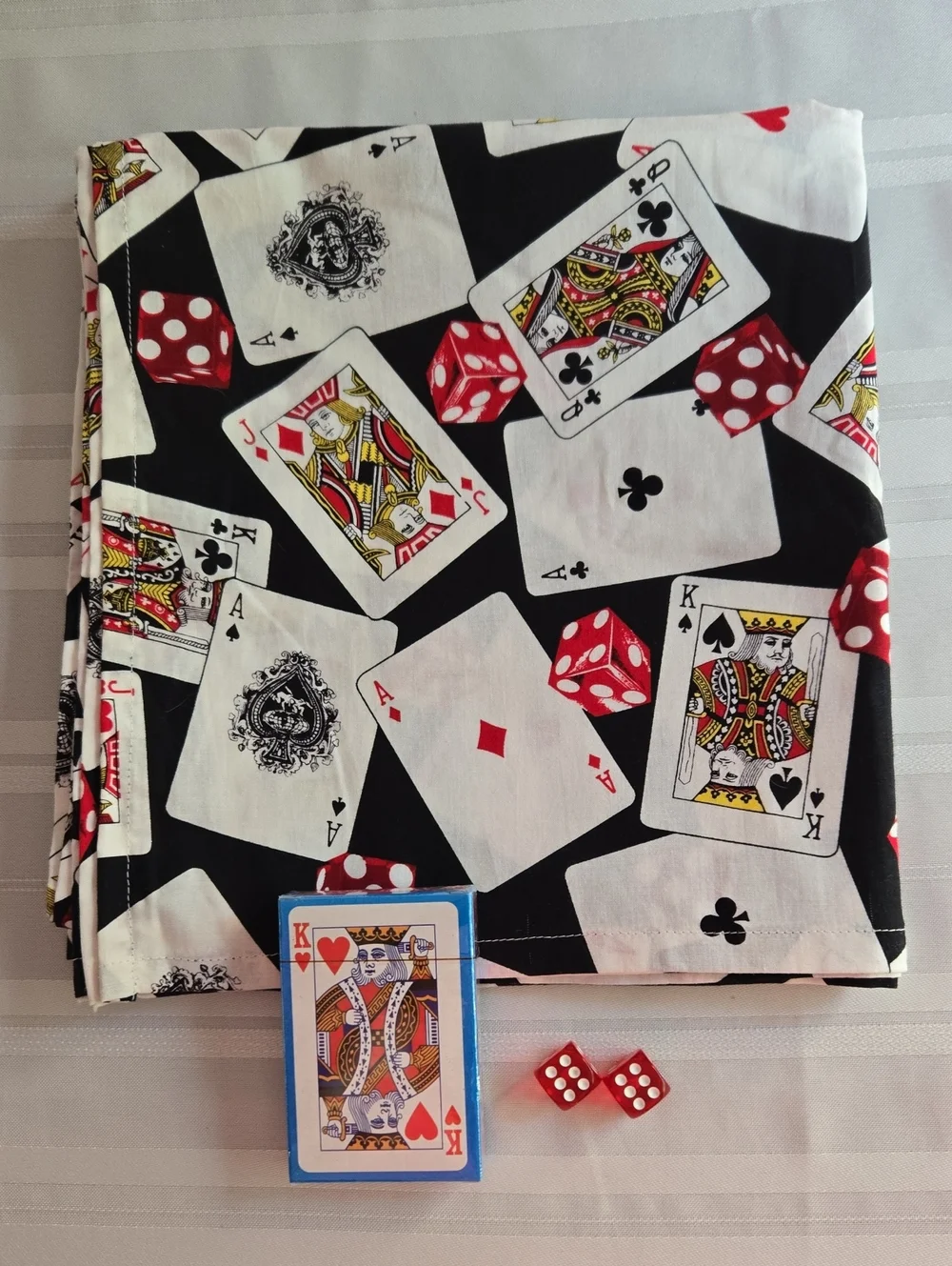♣️ Tablecloth 4 Card Table Gaming w/Playing Cards Motif PLUS New Deck & Dice! ♣️